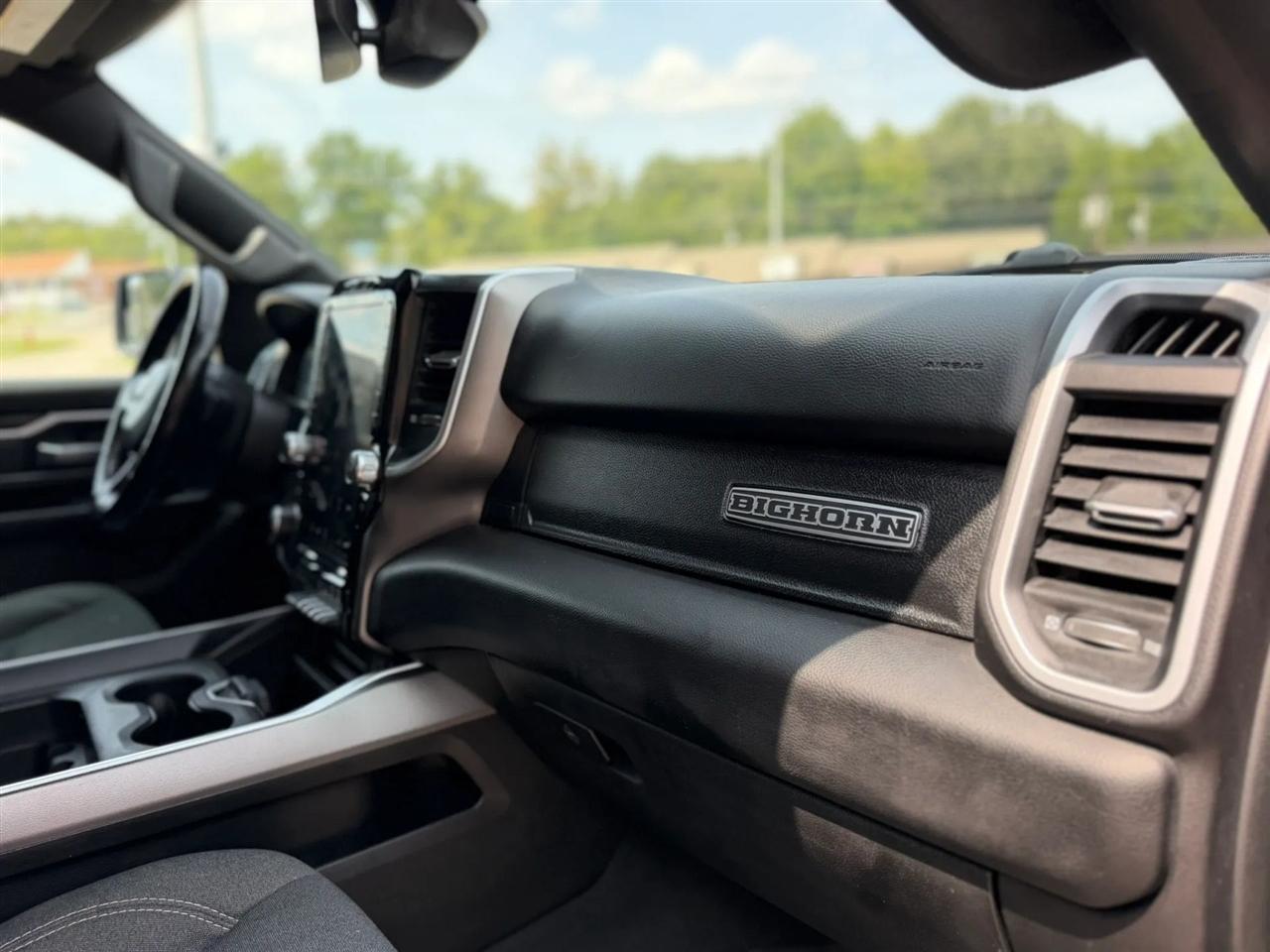 RAM 1500 Big Horn 4x4 Crew Cab 5'7" Box 2020