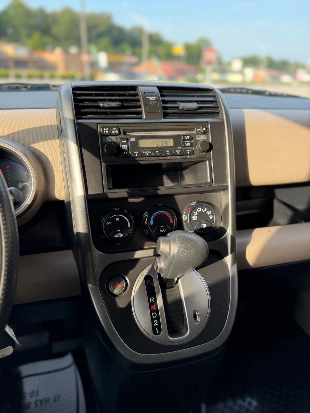 Honda Element 2WD 5dr Auto LX 2009