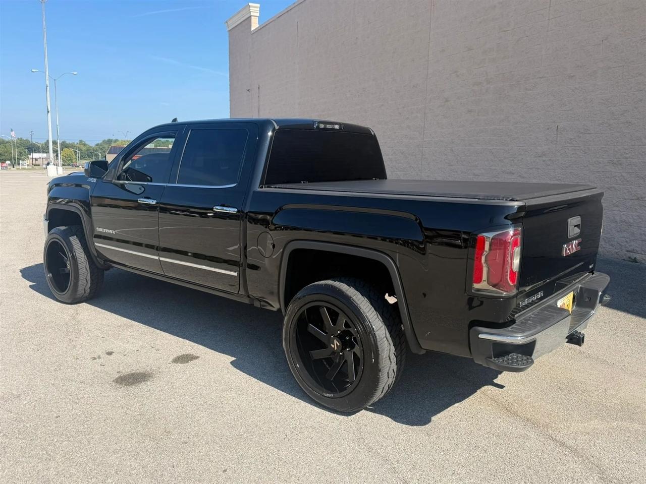 GMC Sierra 1500 4WD Crew Cab 143.5" SLT 2018