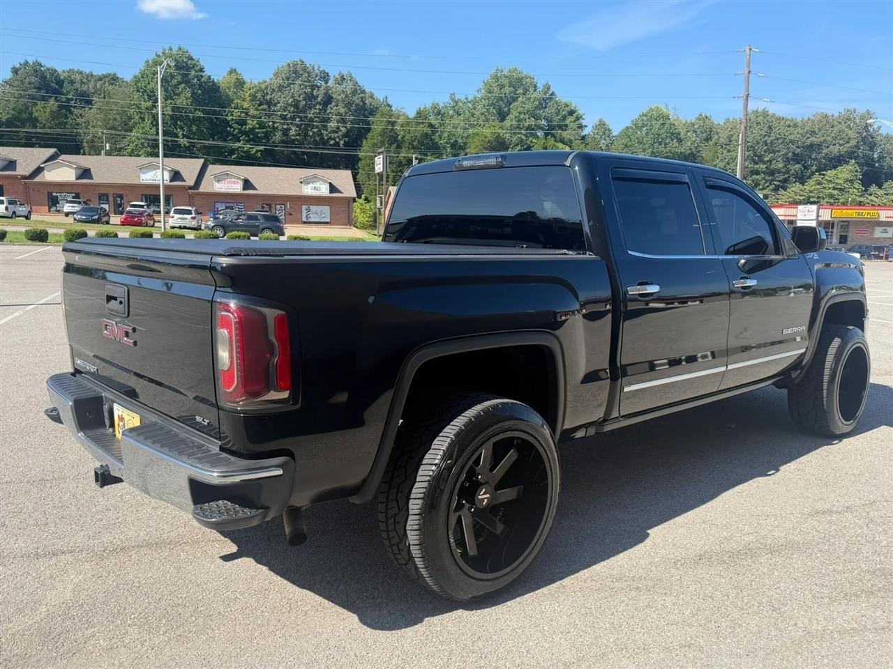 GMC Sierra 1500 4WD Crew Cab 143.5" SLT 2018