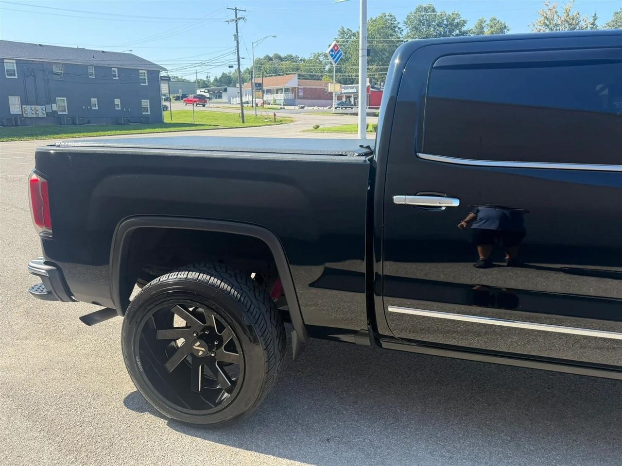 GMC Sierra 1500 4WD Crew Cab 143.5" SLT 2018
