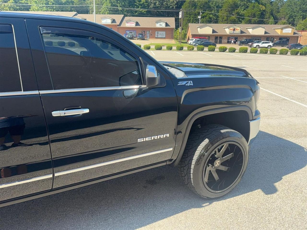 GMC Sierra 1500 4WD Crew Cab 143.5" SLT 2018