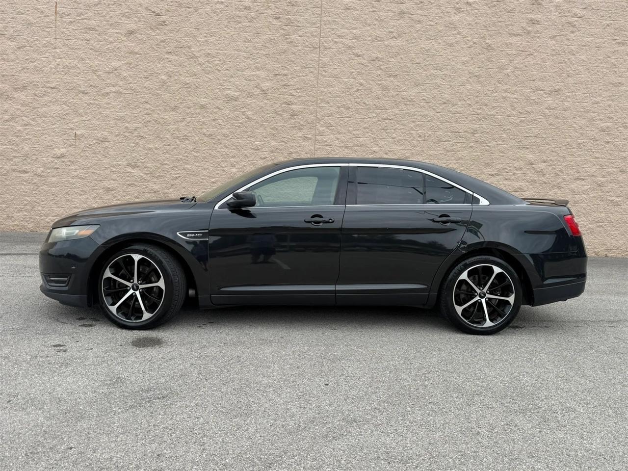 Ford Taurus 4dr Sdn SHO AWD 2014