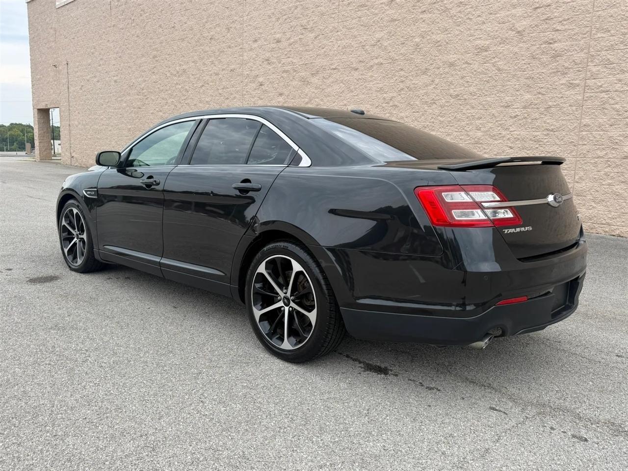 Ford Taurus 4dr Sdn SHO AWD 2014