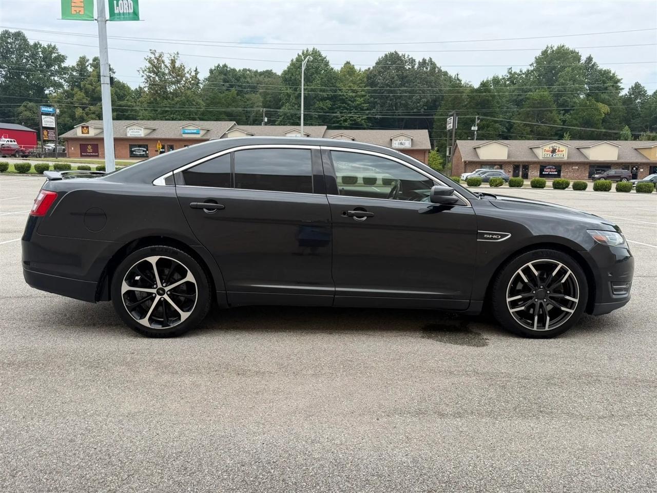 Ford Taurus 4dr Sdn SHO AWD 2014