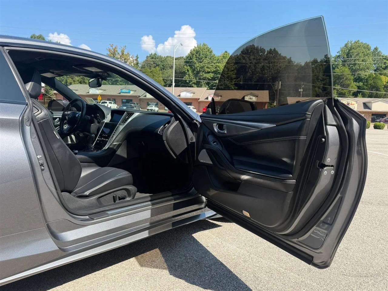 Infiniti Q60 3.0t LUXE RWD 2020