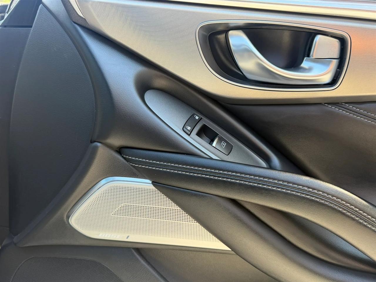 Infiniti Q60 3.0t LUXE RWD 2020