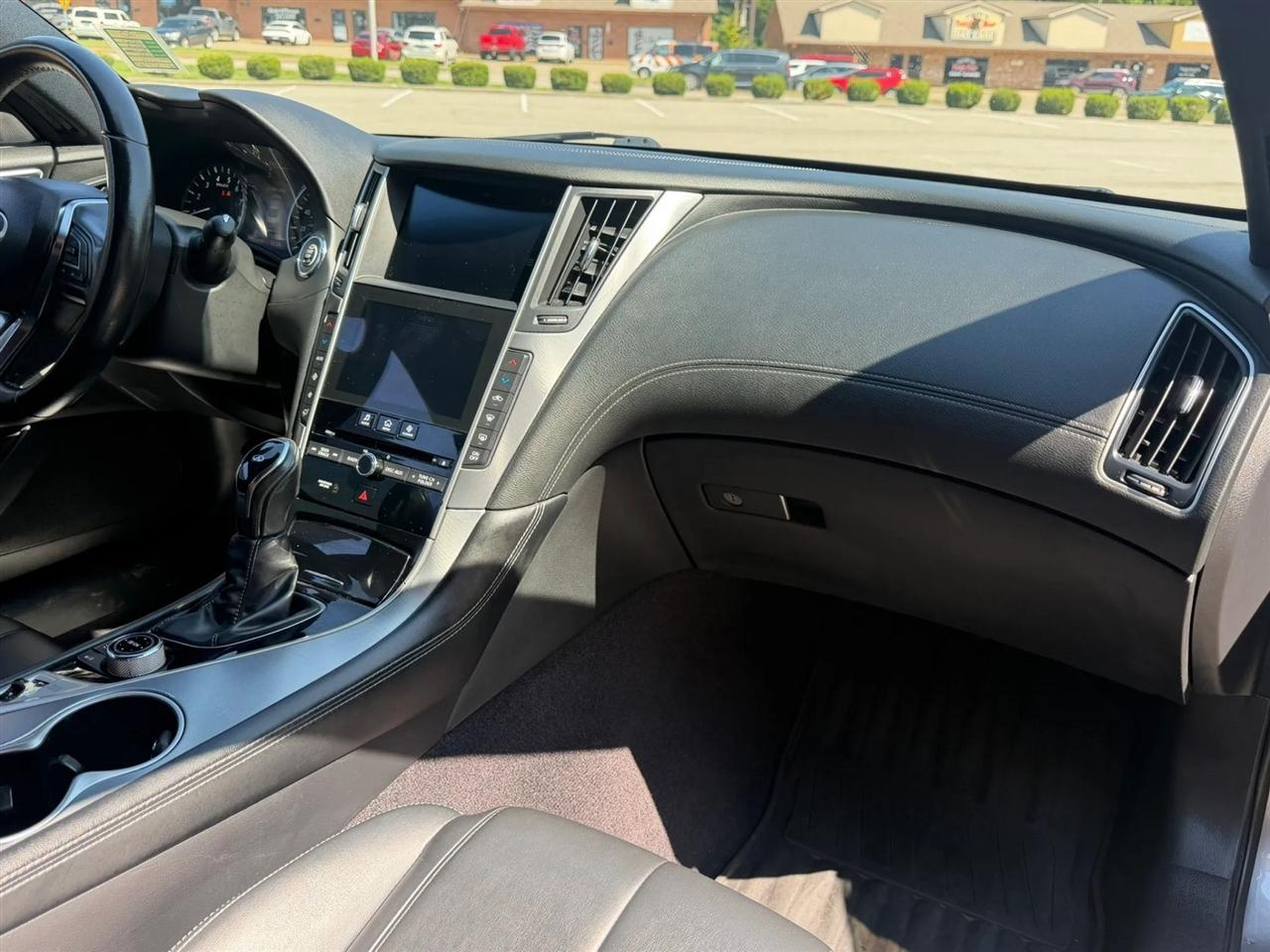 Infiniti Q60 3.0t LUXE RWD 2020