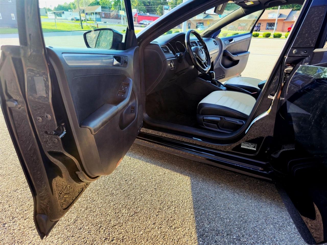 Volkswagen Jetta Sedan 4dr Auto 1.8T Sport PZEV 2016