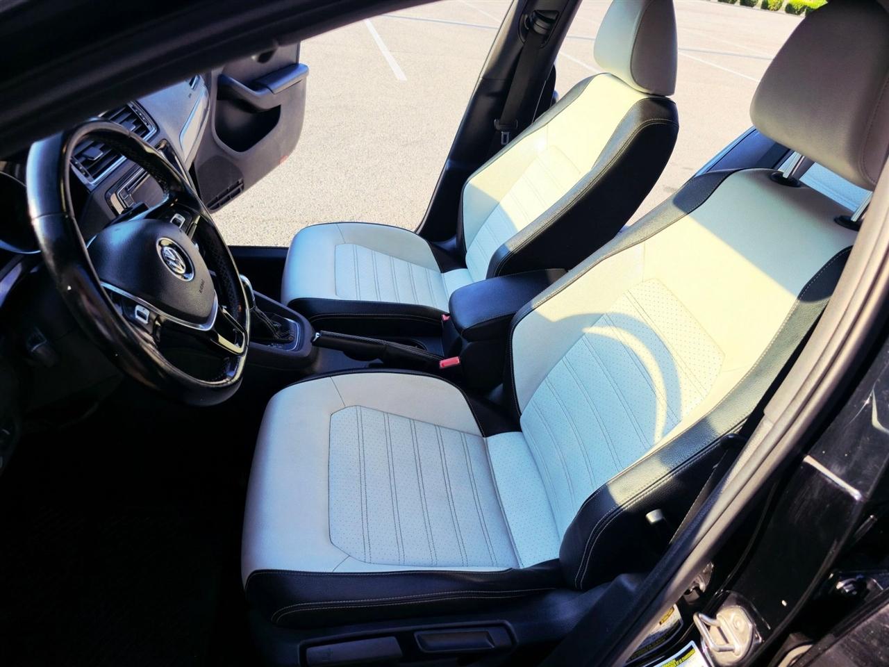 Volkswagen Jetta Sedan 4dr Auto 1.8T Sport PZEV 2016