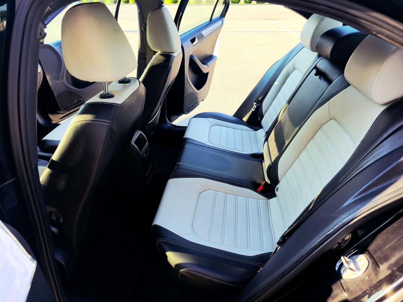Volkswagen Jetta Sedan 4dr Auto 1.8T Sport PZEV 2016