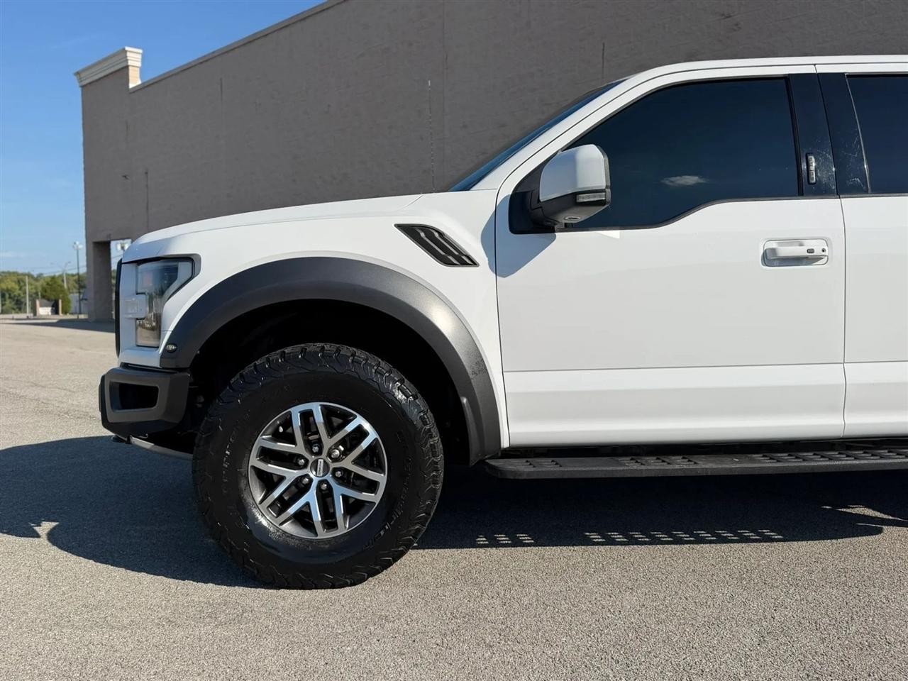 Ford F-150 Raptor 4WD SuperCrew 5.5' Box 2017