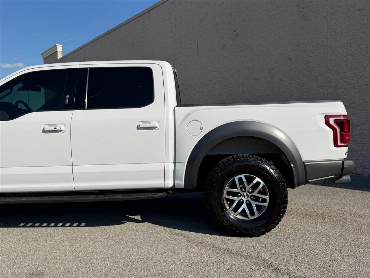 Ford F-150 Raptor 4WD SuperCrew 5.5' Box 2017