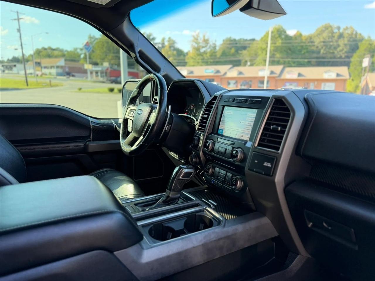 Ford F-150 Raptor 4WD SuperCrew 5.5' Box 2017