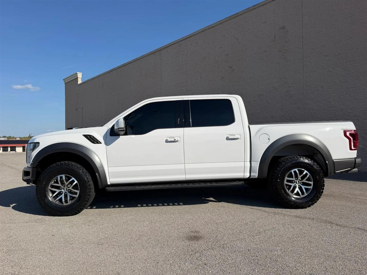 Ford F-150 Raptor 4WD SuperCrew 5.5' Box 2017
