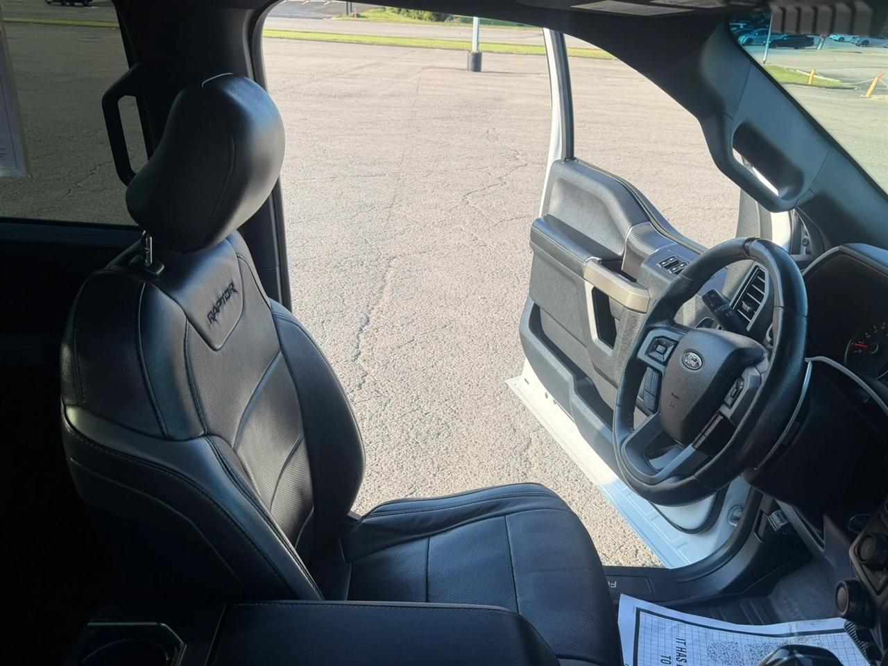 Ford F-150 Raptor 4WD SuperCrew 5.5' Box 2017