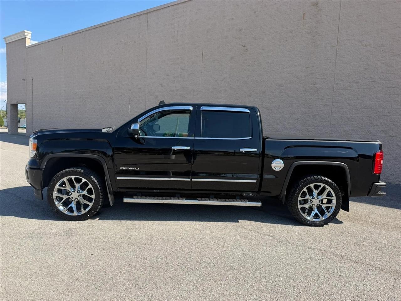 GMC Sierra 1500 4WD Crew Cab 143.5" Denali 2014