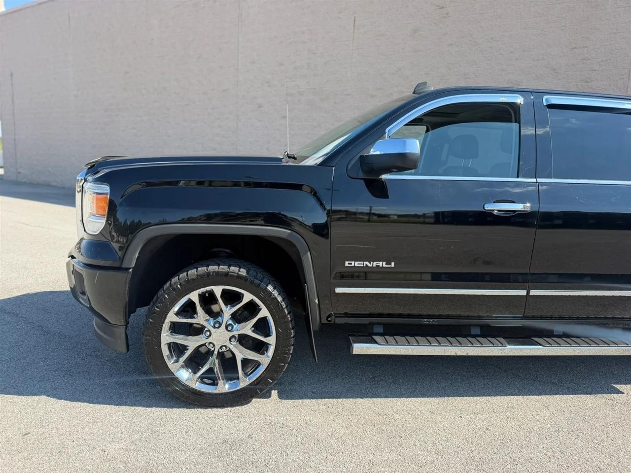 GMC Sierra 1500 4WD Crew Cab 143.5" Denali 2014
