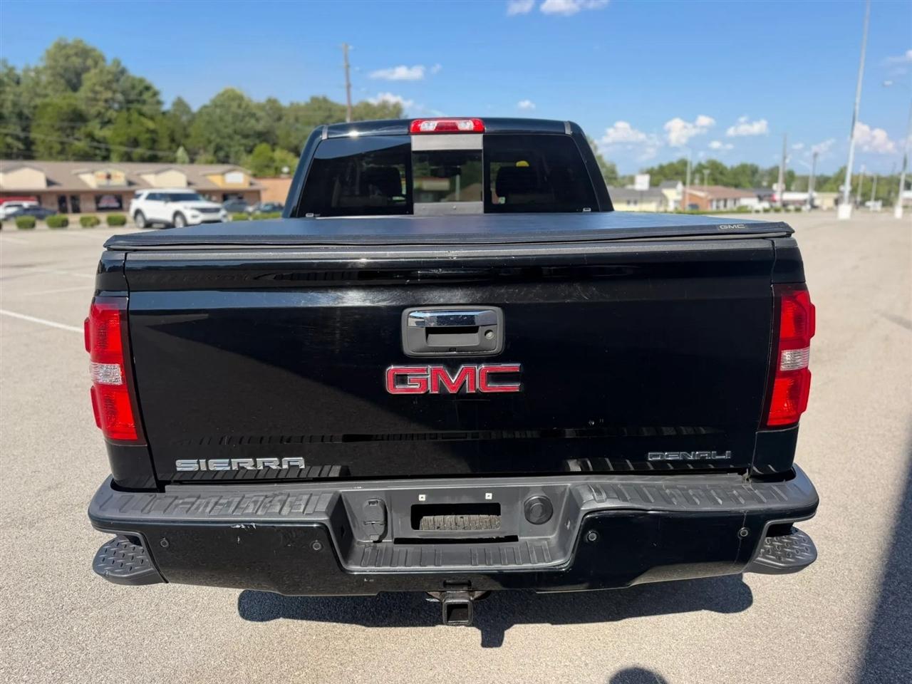 GMC Sierra 1500 4WD Crew Cab 143.5" Denali 2014