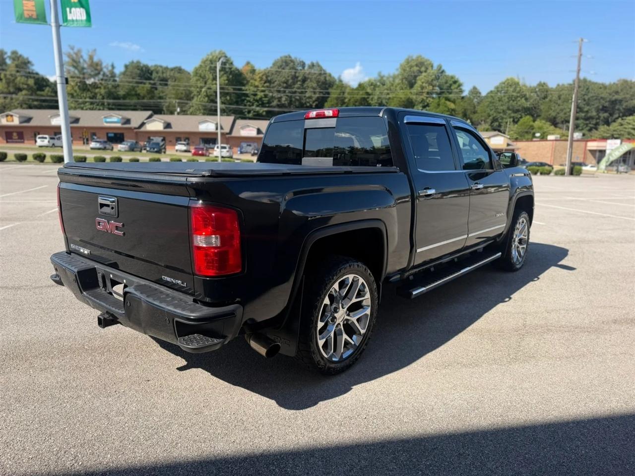 GMC Sierra 1500 4WD Crew Cab 143.5" Denali 2014