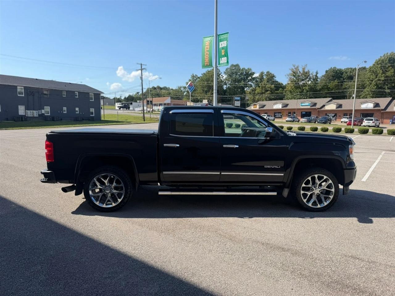 GMC Sierra 1500 4WD Crew Cab 143.5" Denali 2014