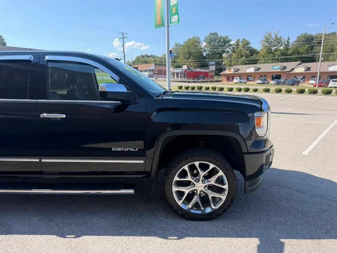 GMC Sierra 1500 4WD Crew Cab 143.5" Denali 2014