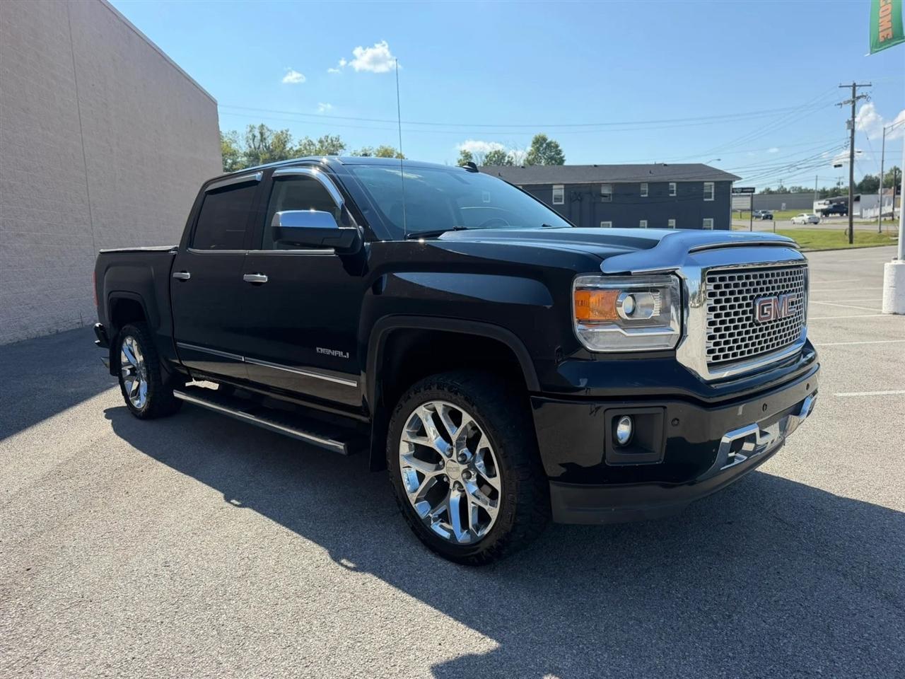 GMC Sierra 1500 4WD Crew Cab 143.5" Denali 2014