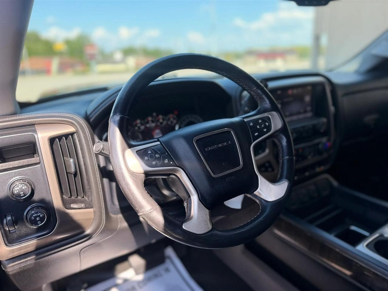 GMC Sierra 1500 4WD Crew Cab 143.5" Denali 2014