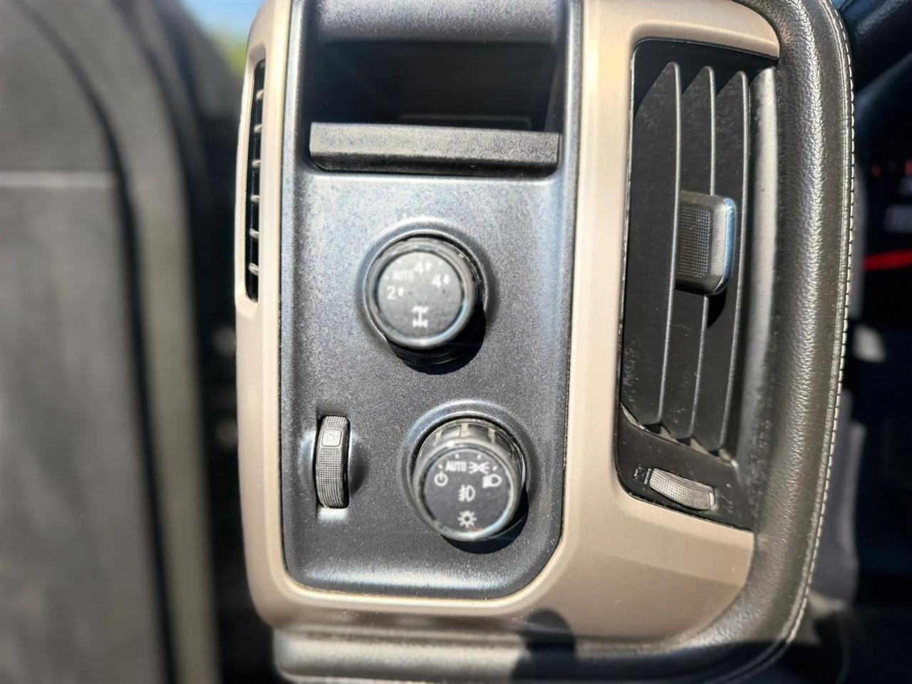 GMC Sierra 1500 4WD Crew Cab 143.5" Denali 2014