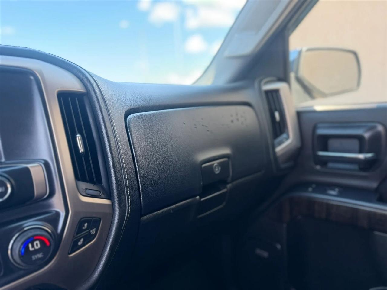 GMC Sierra 1500 4WD Crew Cab 143.5" Denali 2014