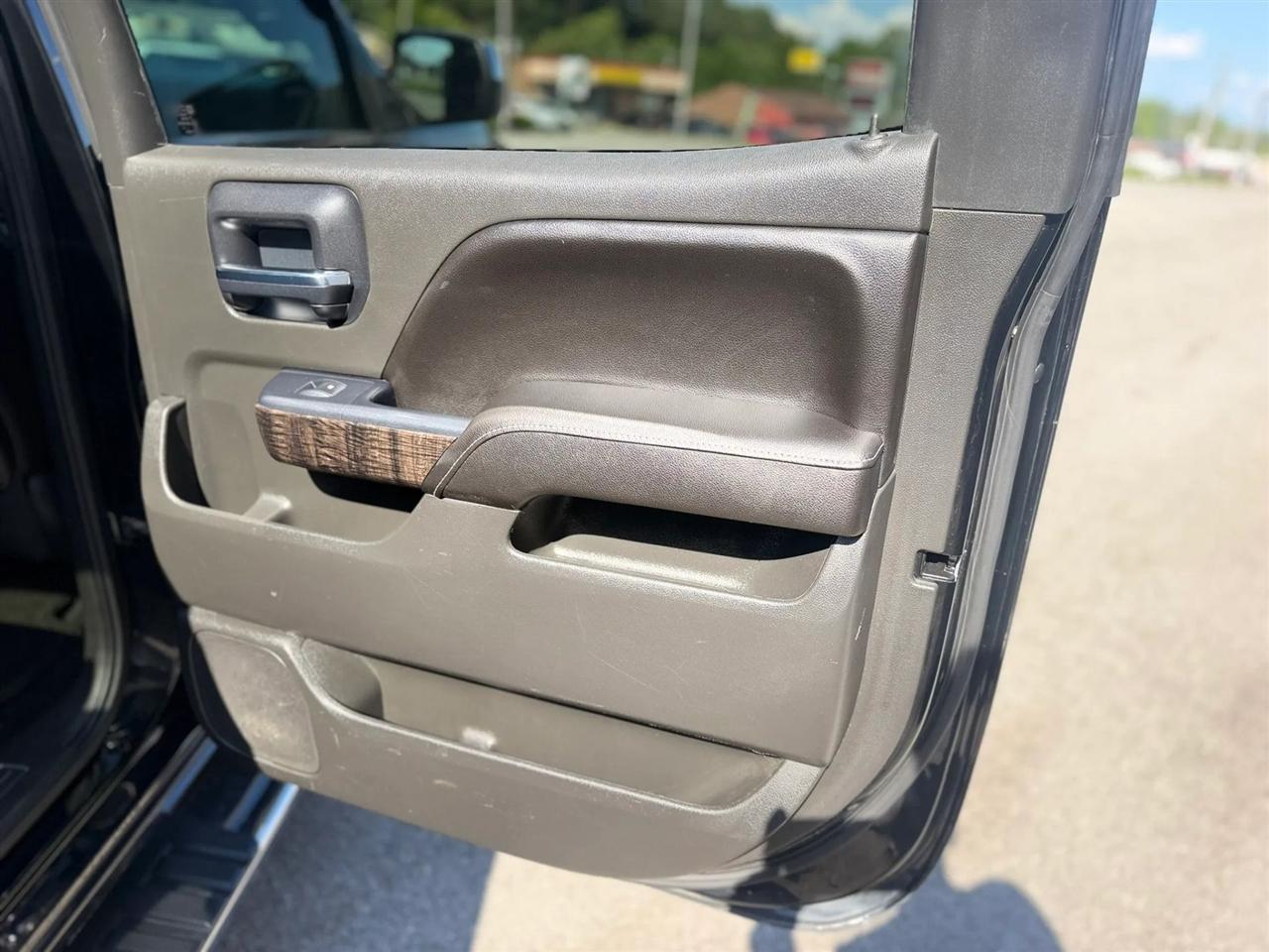 GMC Sierra 1500 4WD Crew Cab 143.5" Denali 2014