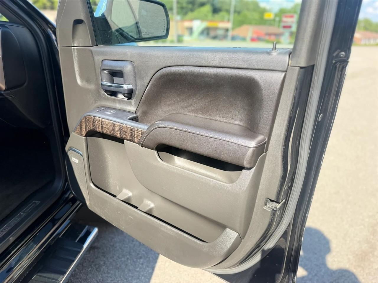 GMC Sierra 1500 4WD Crew Cab 143.5" Denali 2014