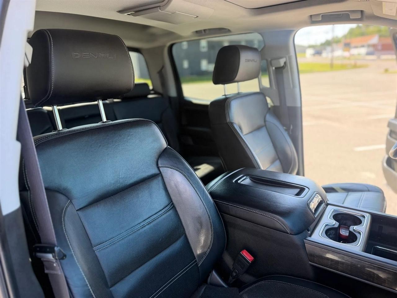 GMC Sierra 1500 4WD Crew Cab 143.5" Denali 2014