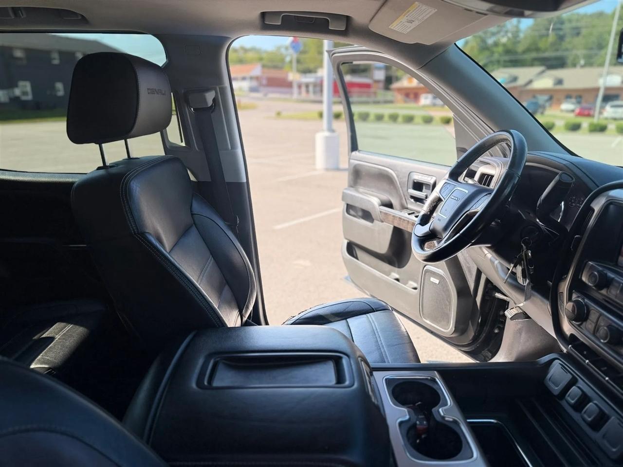GMC Sierra 1500 4WD Crew Cab 143.5" Denali 2014