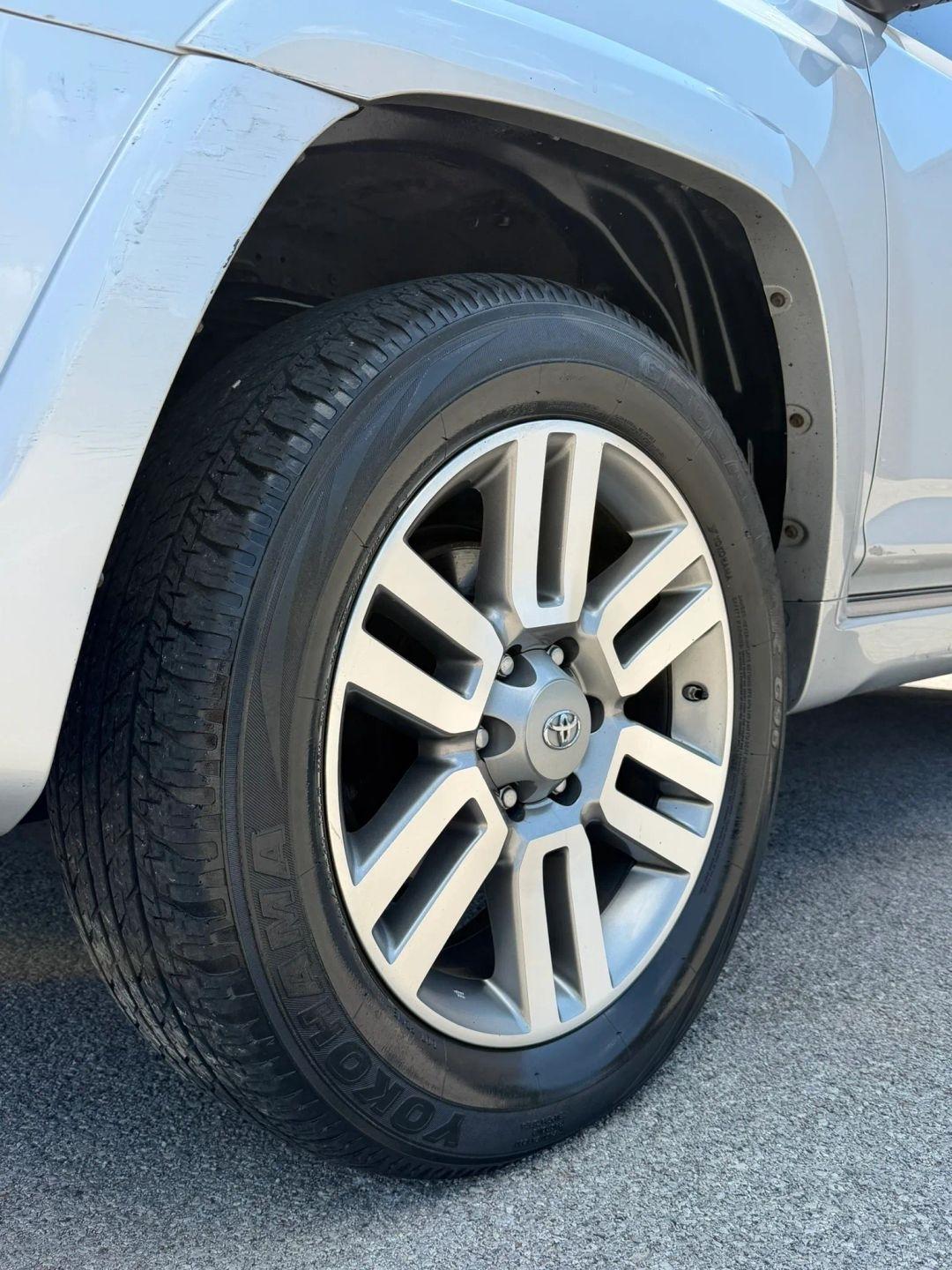 Toyota 4Runner 4WD 4dr V6 Limited (Natl) 2010