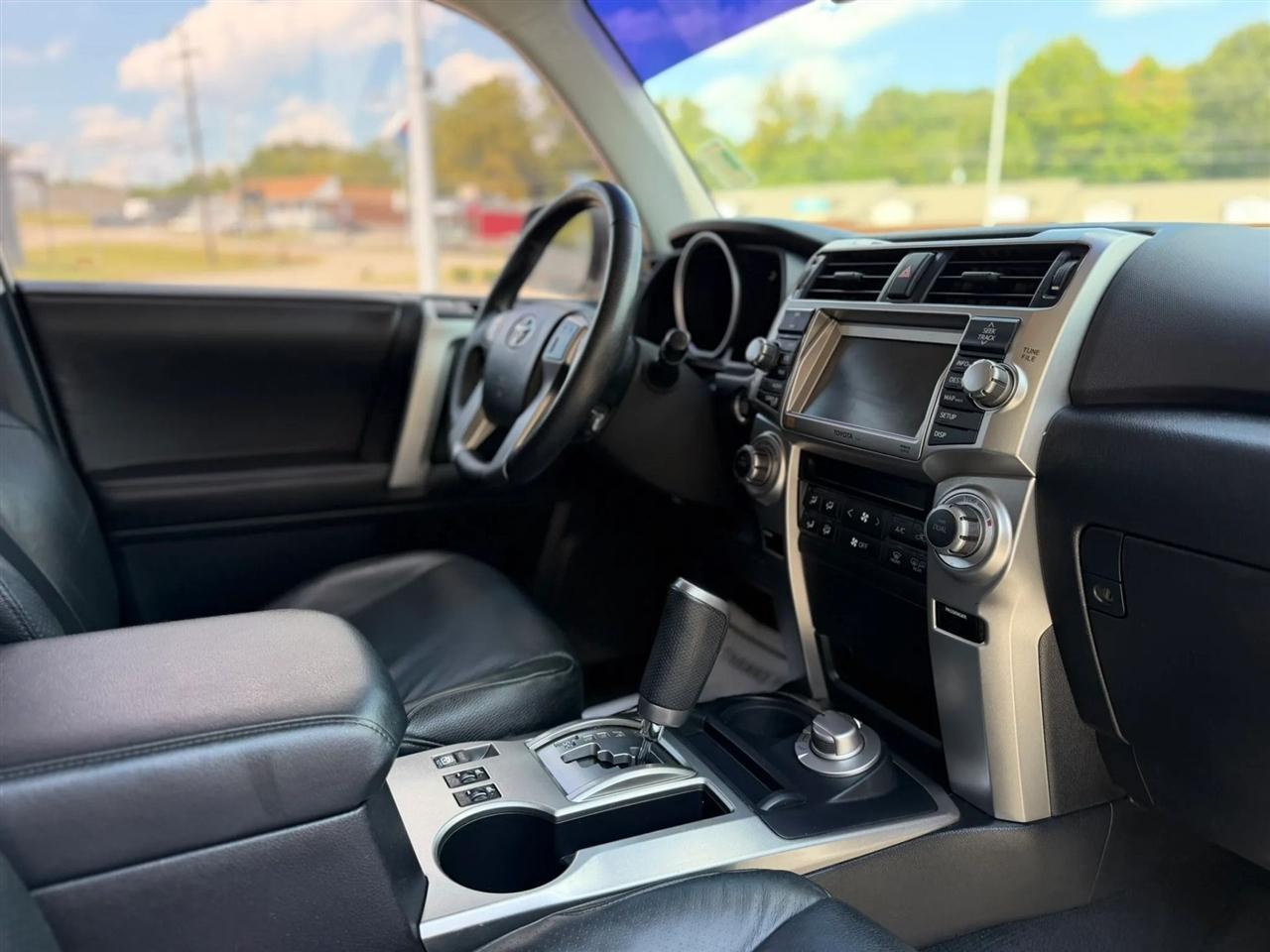 Toyota 4Runner 4WD 4dr V6 Limited (Natl) 2010