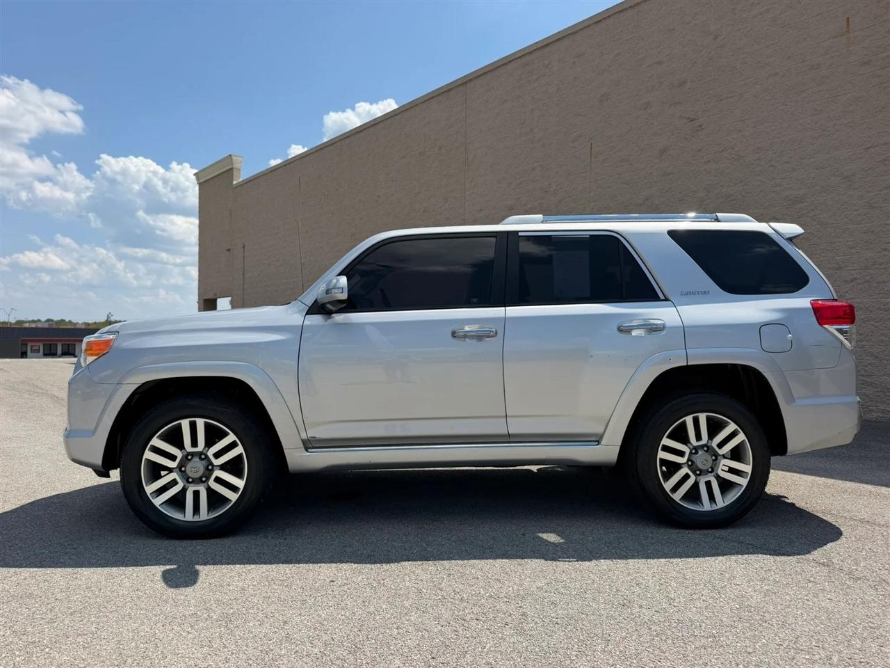 Toyota 4Runner 4WD 4dr V6 Limited (Natl) 2010