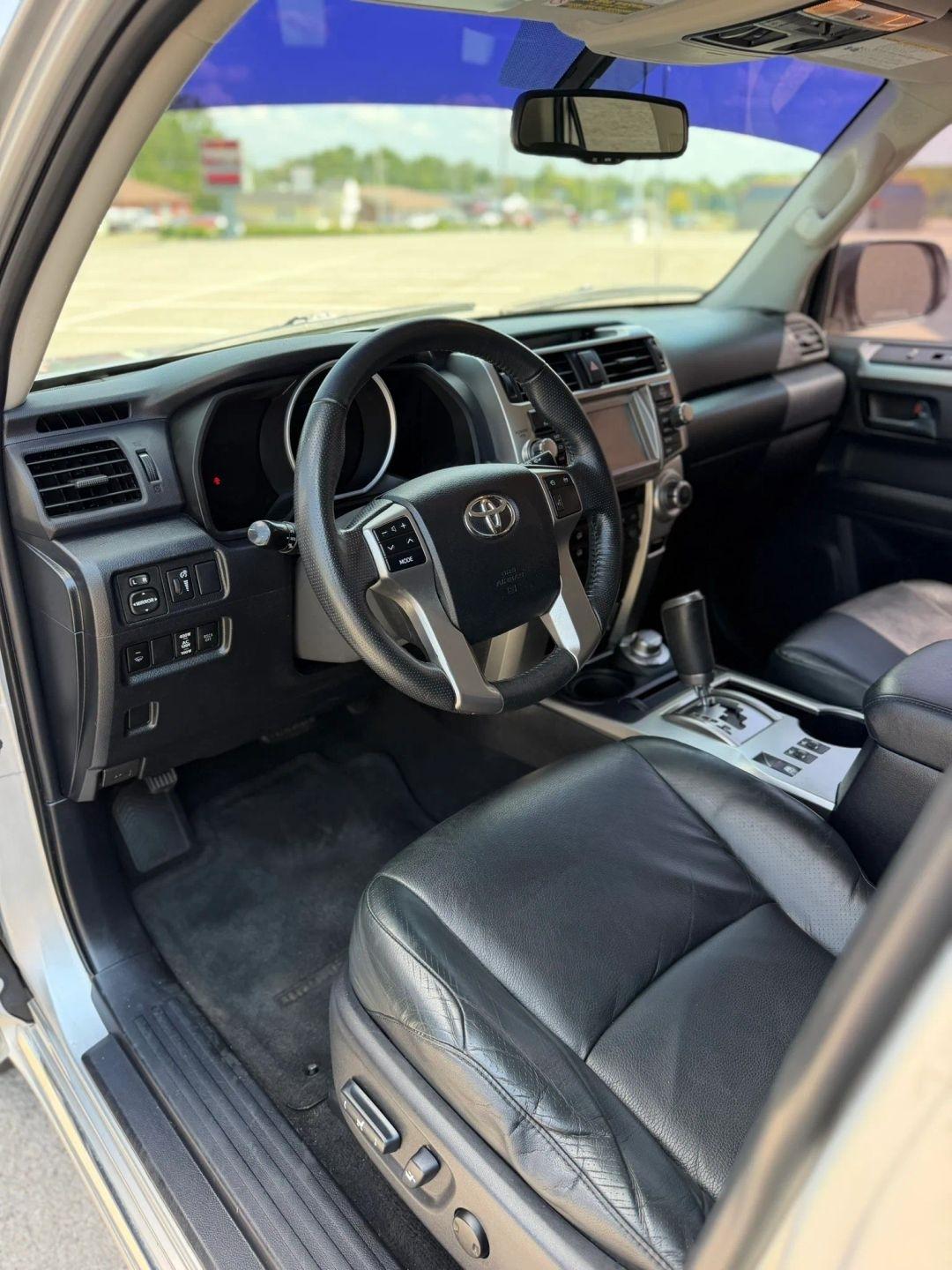 Toyota 4Runner 4WD 4dr V6 Limited (Natl) 2010