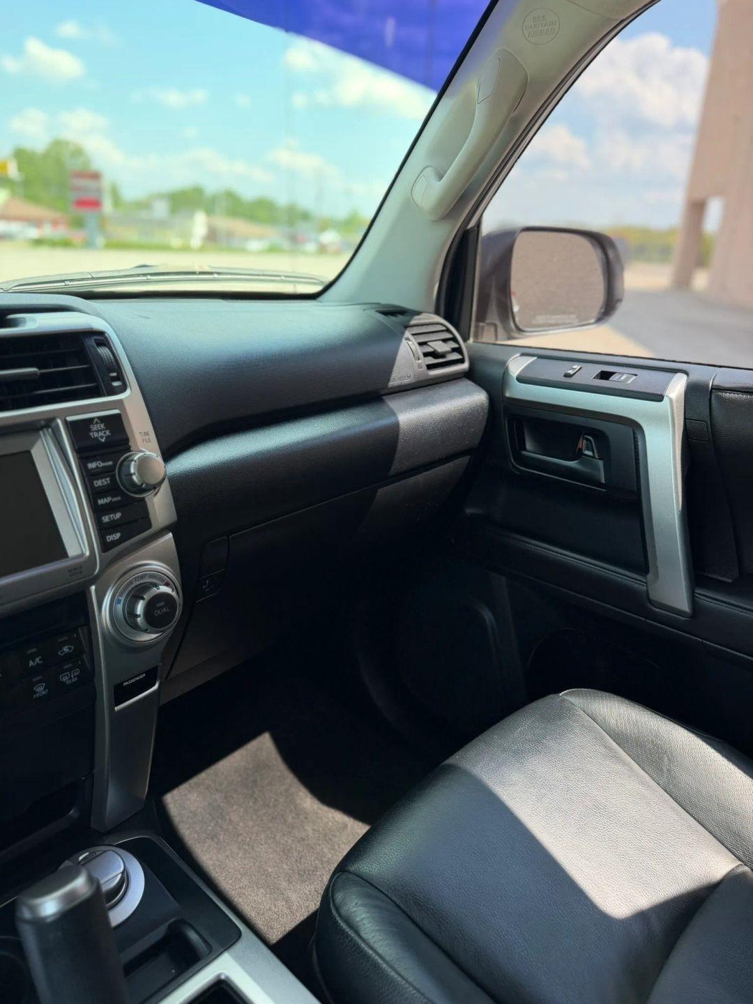 Toyota 4Runner 4WD 4dr V6 Limited (Natl) 2010