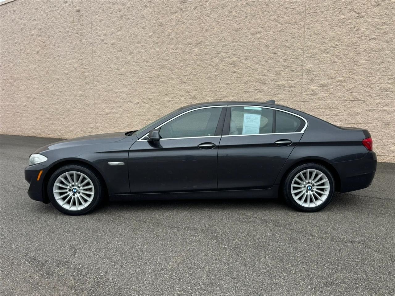 BMW 5 Series 4dr Sdn 535i RWD 2013