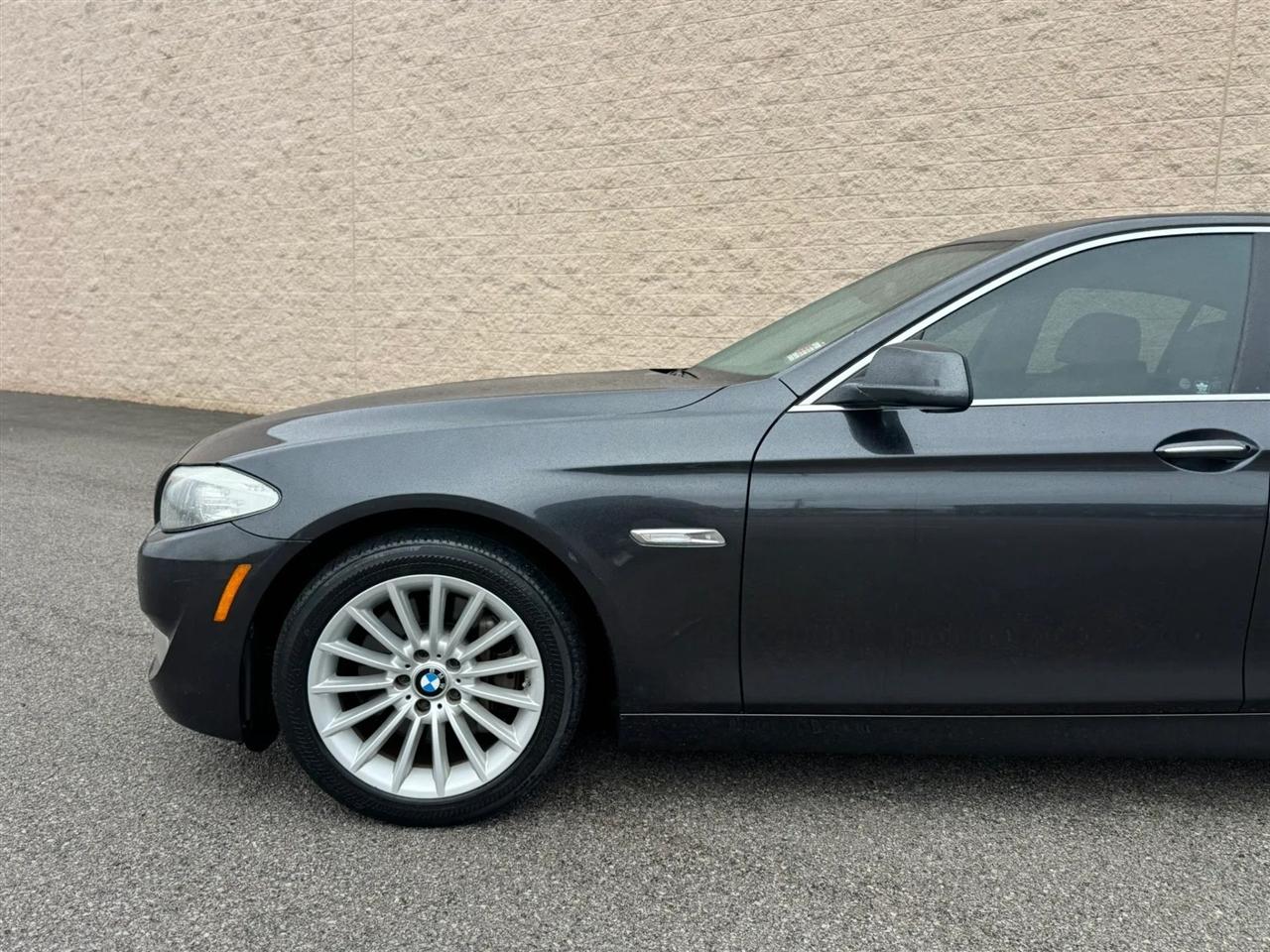 BMW 5 Series 4dr Sdn 535i RWD 2013