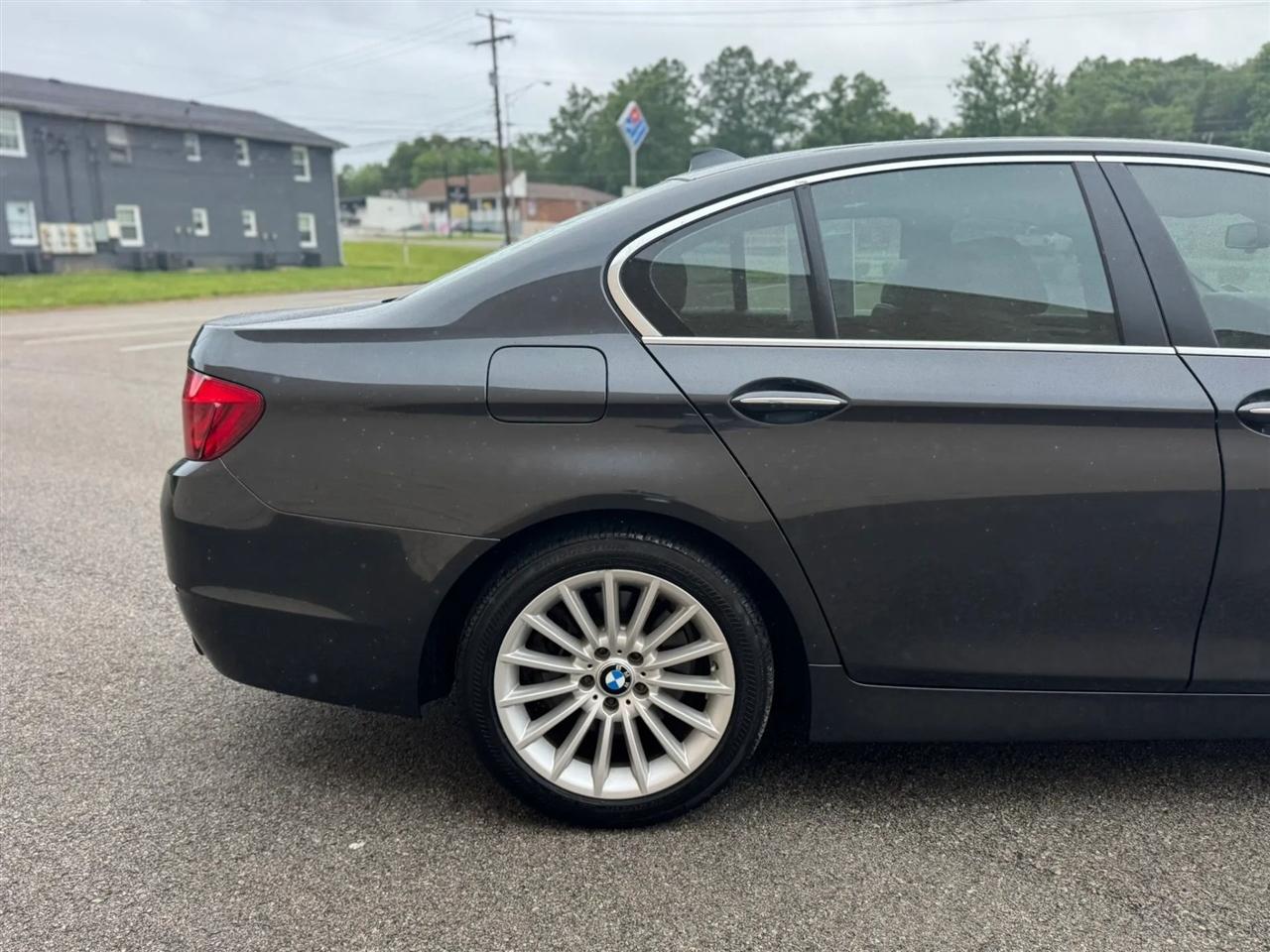 BMW 5 Series 4dr Sdn 535i RWD 2013