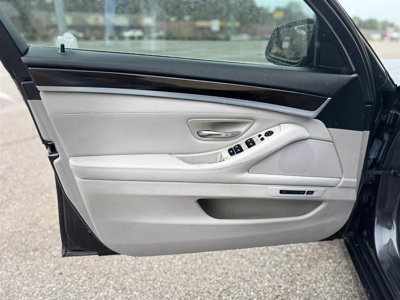 BMW 5 Series 4dr Sdn 535i RWD 2013