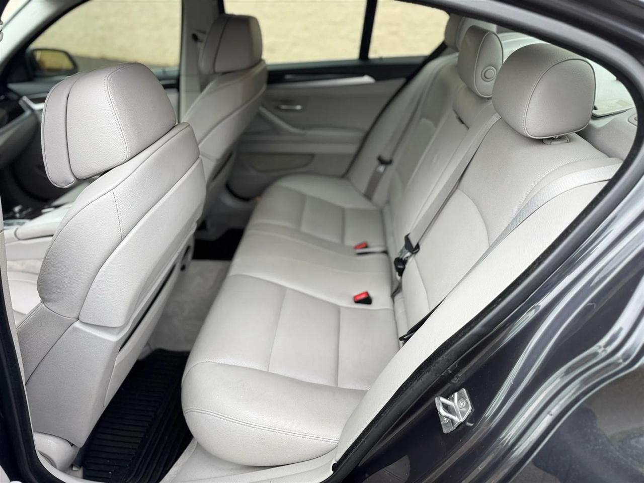 BMW 5 Series 4dr Sdn 535i RWD 2013