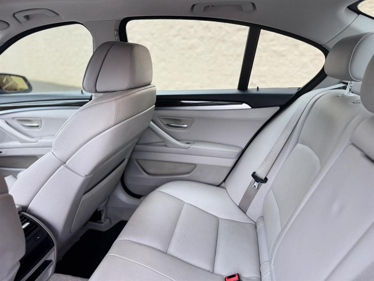 BMW 5 Series 4dr Sdn 535i RWD 2013