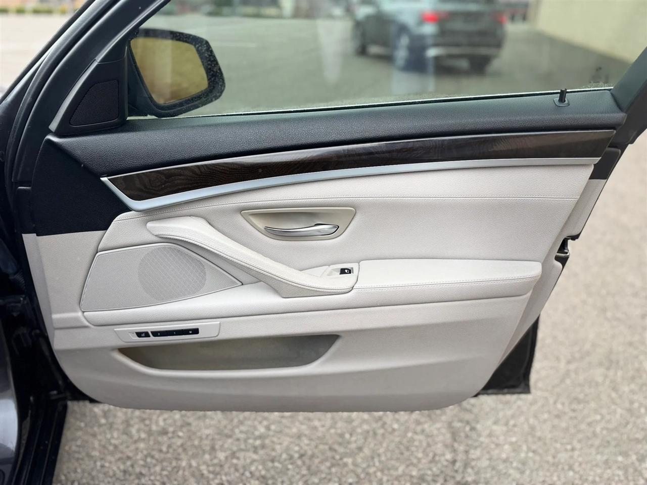 BMW 5 Series 4dr Sdn 535i RWD 2013