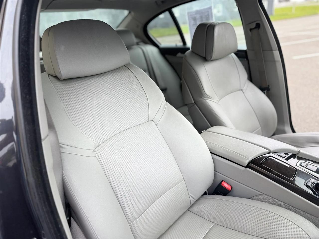 BMW 5 Series 4dr Sdn 535i RWD 2013