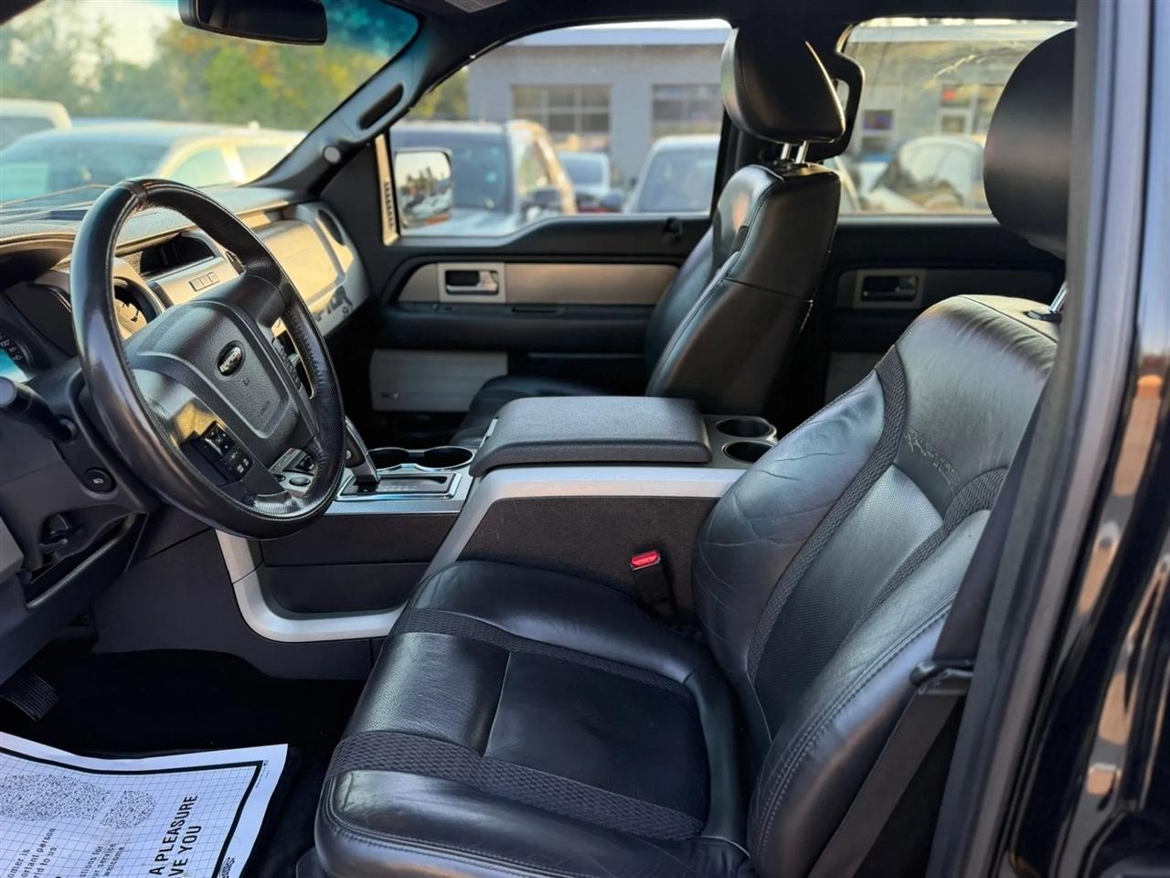 Ford F-150 4WD SuperCrew 145" SVT Raptor 2011