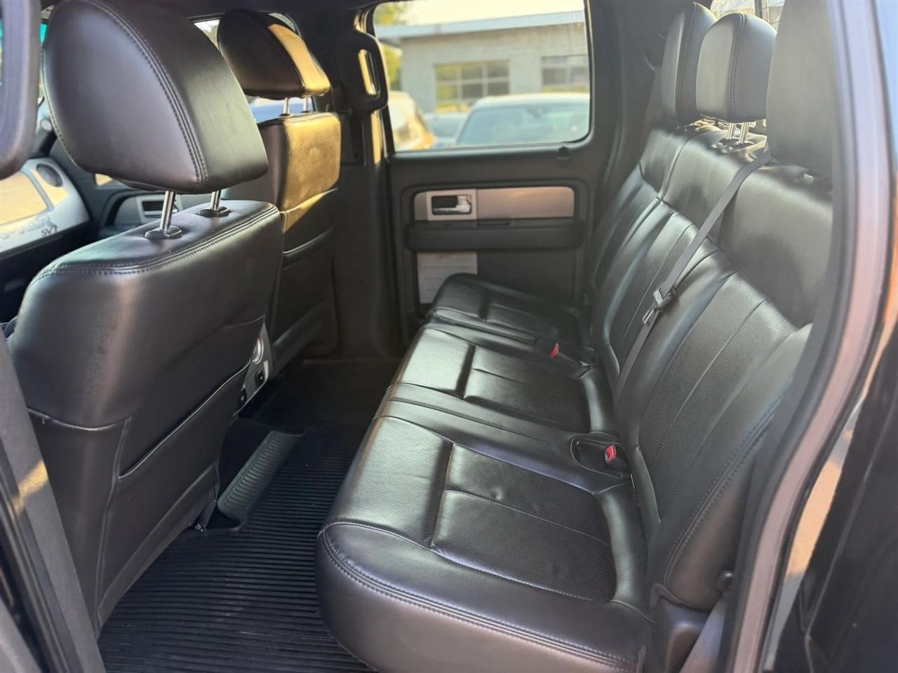 Ford F-150 4WD SuperCrew 145" SVT Raptor 2011