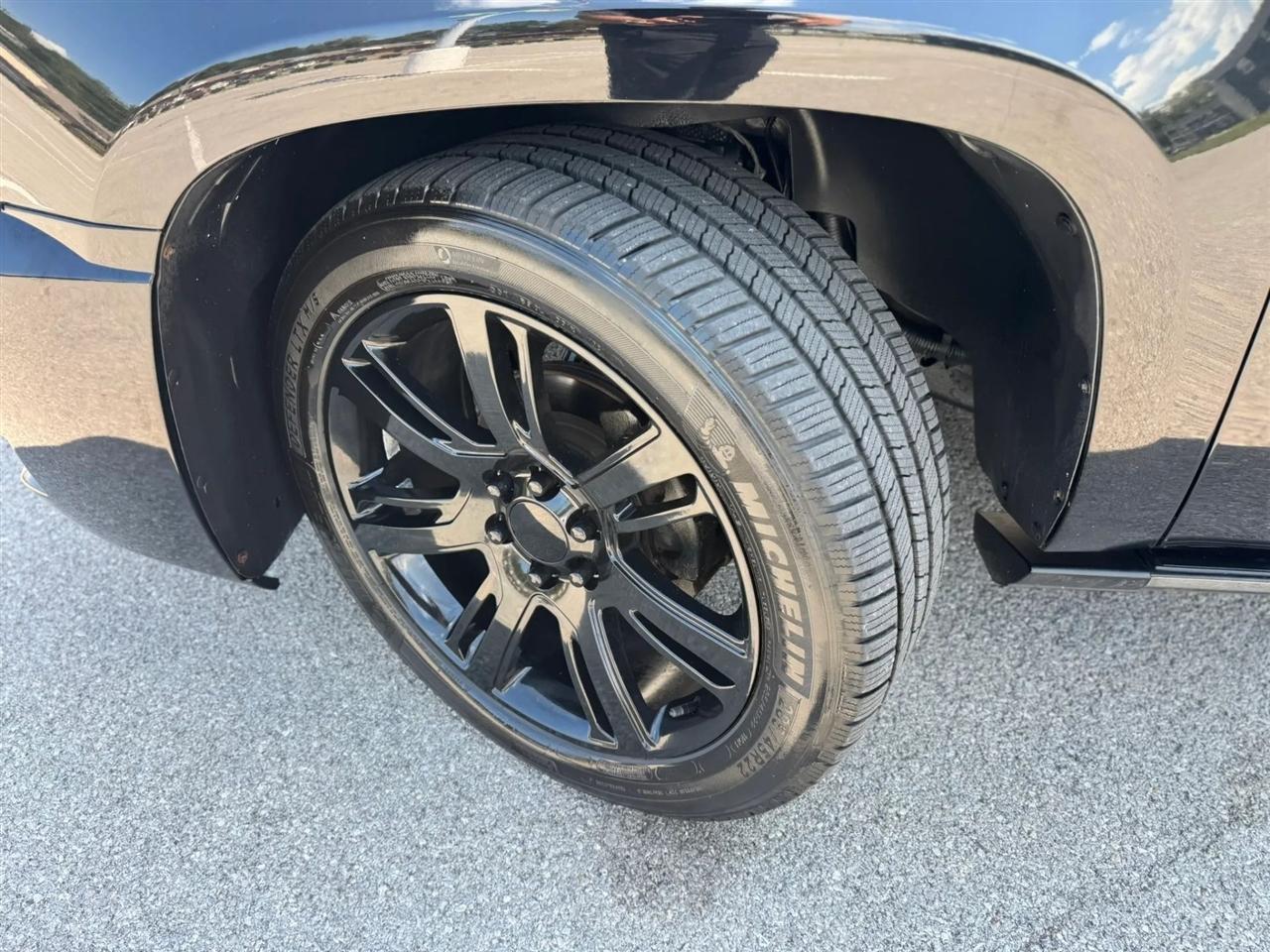 Cadillac Escalade ESV AWD 4dr Platinum Edition 2011